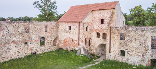 Livonijas pilsdrupas_Nauris Zeltiņš